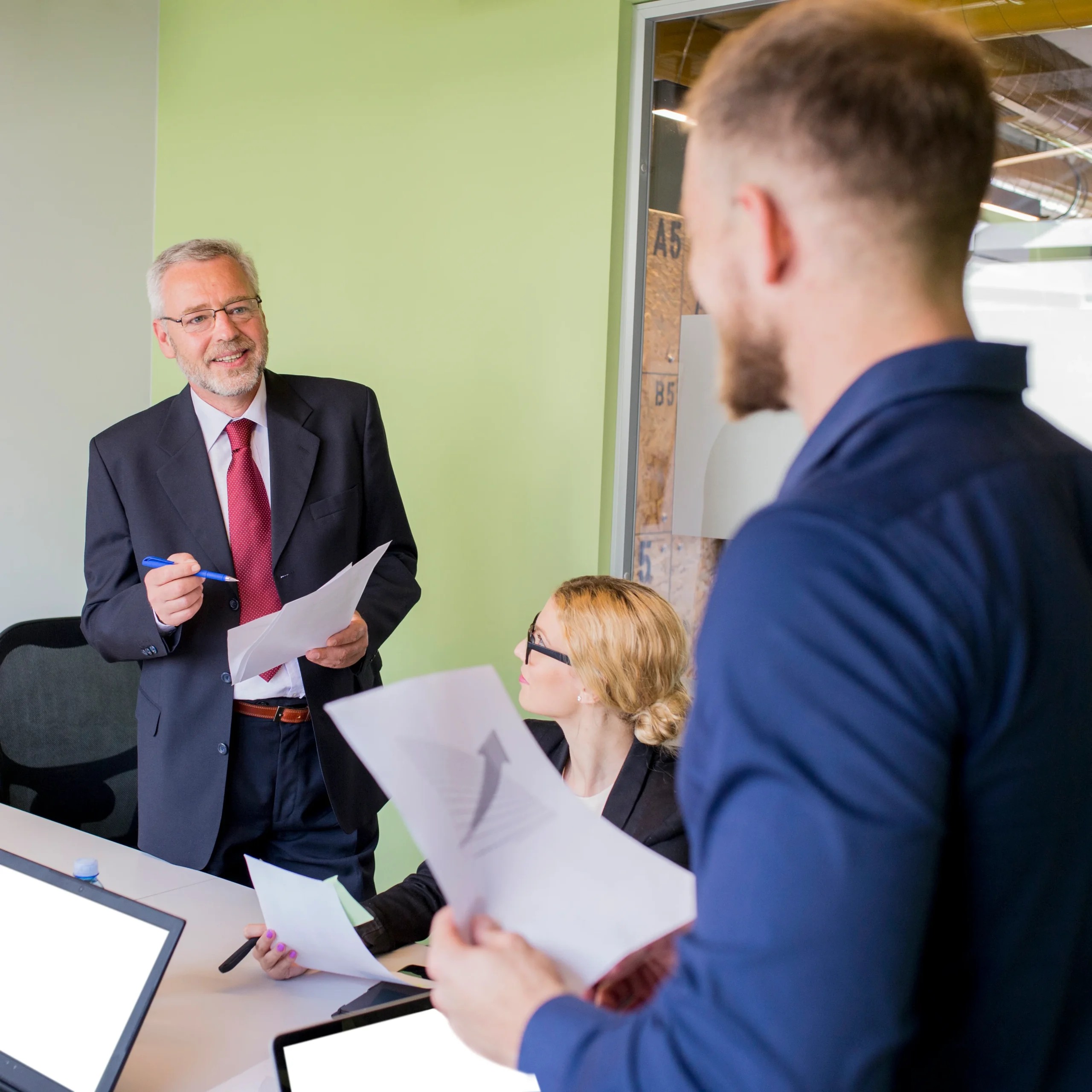 Expert Brand2Lab donne un conseil réglementaire REACH